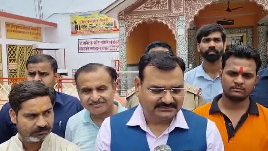 पीलीभीत: राज्यमंत्री ने सांसद पर फिर साधा निशाना, बोले- विरासत में गद्दी तो मिल सकती है पर बुद्धि नहीं... देखें वीडियो