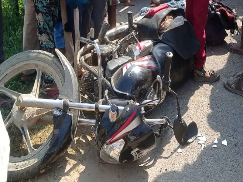 Accident In Bahraich : ट्रैक्टर ट्रॉली ने बाइक सवारों को रौंदा, दो युवकों की मौत