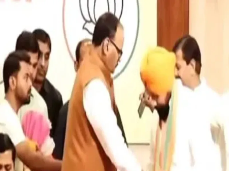 लखनऊ: BJP में शामिल हुए शहर कांग्रेस अध्यक्ष दिलप्रीत सिंह 