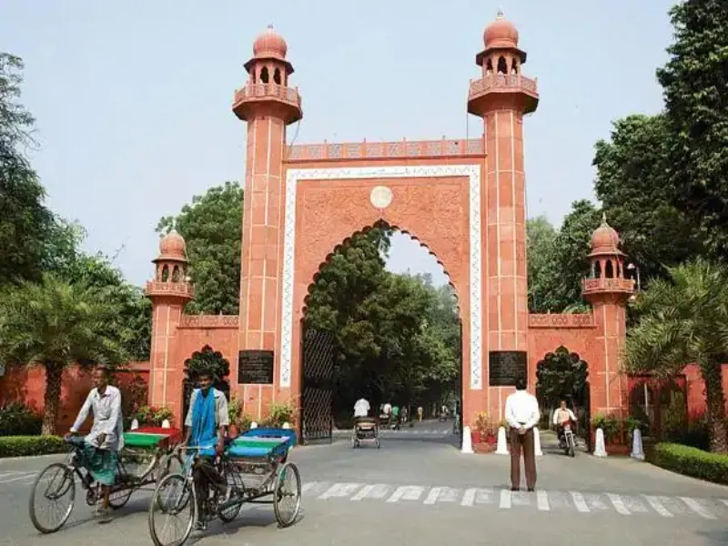 अलीगढ़: AMU में हुई चाकूबाजी, चार छात्र जख्मी 
