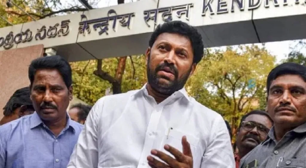 पूर्व मंत्री की हत्या मामले में सीबीआई के समक्ष हुए पेश हुए वाईएसआर कांग्रेस के सांसद अविनाश रेड्डी 