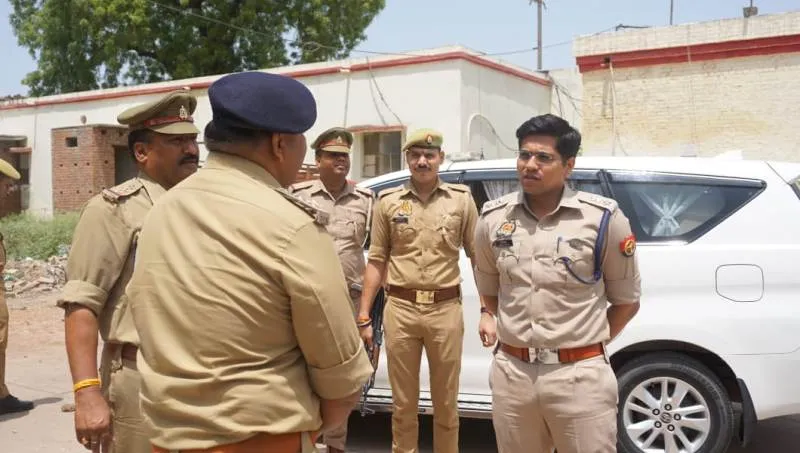 सीतापुर : अलविदा की नमाज के मद्देनजर पुलिस अधीक्षक ने लिया शहर का जायजा
