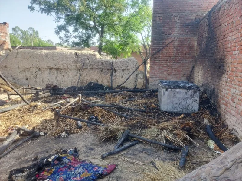 हरदोई में जिंदा जले भाई-बहन, चूल्हे की चिंगारी से झोपड़ी में लगी भीषण आग 
