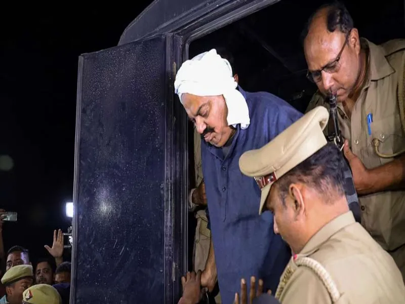 अतीक अहमद को लेने साबरमती जेल पहुंची UP Police, तिहाड़ जेल किया जा सकता है शिफ्ट 