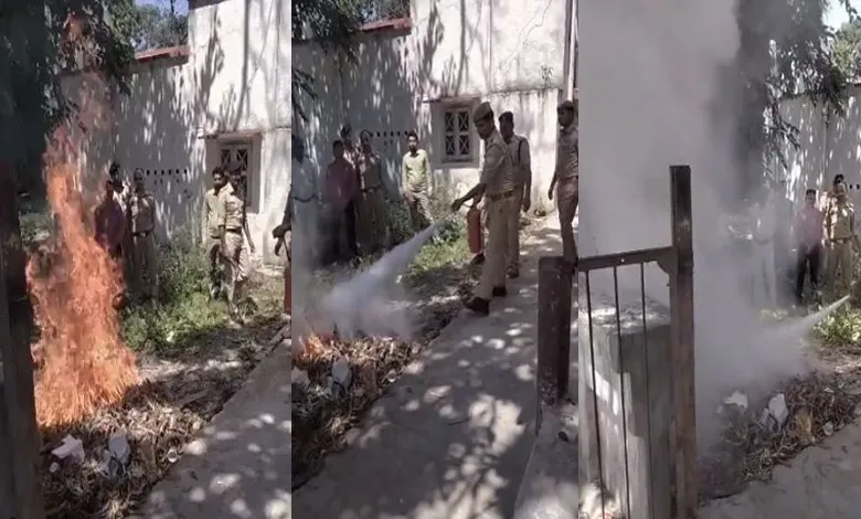 पीलीभीत: आरपीएफ पोस्ट के पास से उठी आग की लपटें तो बुझाने दौड़े कर्मी, देखें वीडियो