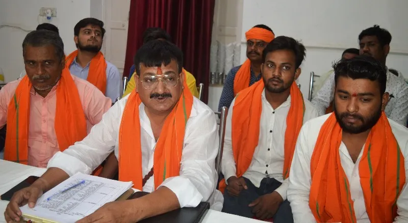 अयोध्या : भाजपा से बगावत कर बाबा ने पत्नी को मैदान में उतारा, संगठन पर भड़के