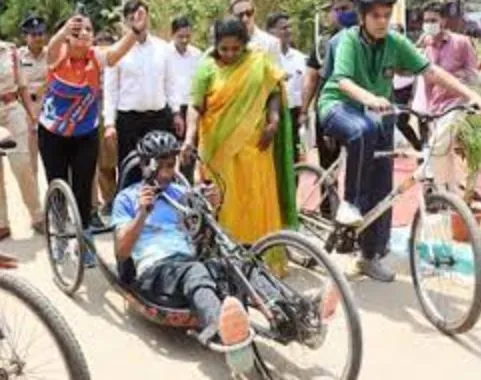 करूर वैश्य बैंक ने की बैटरी से चलनेवाली 33 ठेला गाड़ी दान