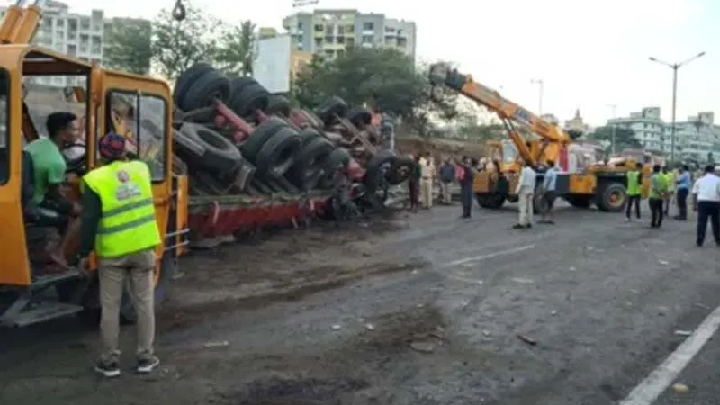 महाराष्ट्र: सड़क हादसे में चार लोगों की मौत, 22 घायल