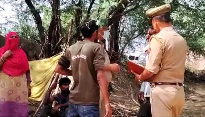 Kanpur Dehat: पत्नी व दो बच्चों की पीटकर हत्या करने के बाद पति ने भी फांसी लगाकर चुनी मौत