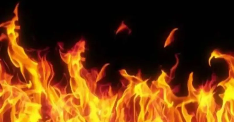 Haldwani Breaking: झोपड़ी में लगी भीषण आग, सामान जलकर राख