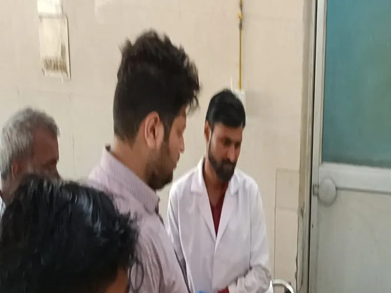 बहराइच: पिटाई से क्षुब्ध युवक ने खुद को कमरे में बंद कर लगाई आग, गंभीर हालत में लखनऊ रेफर