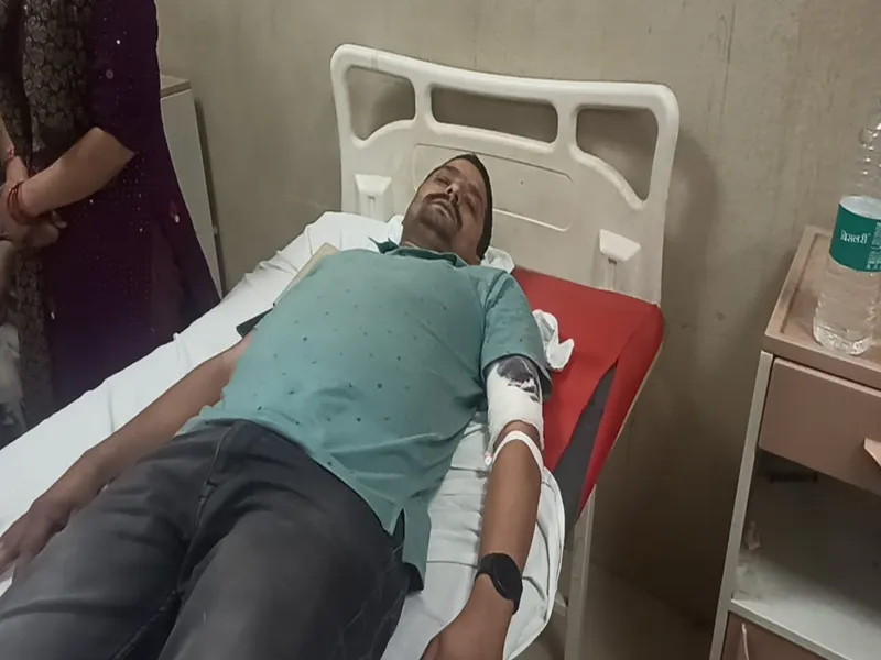 बहराइच: अपशब्दों का विरोध करने दबंग ने युवक पर किया चाकू से हमला, मां ने पुलिस को दी तहरीर 