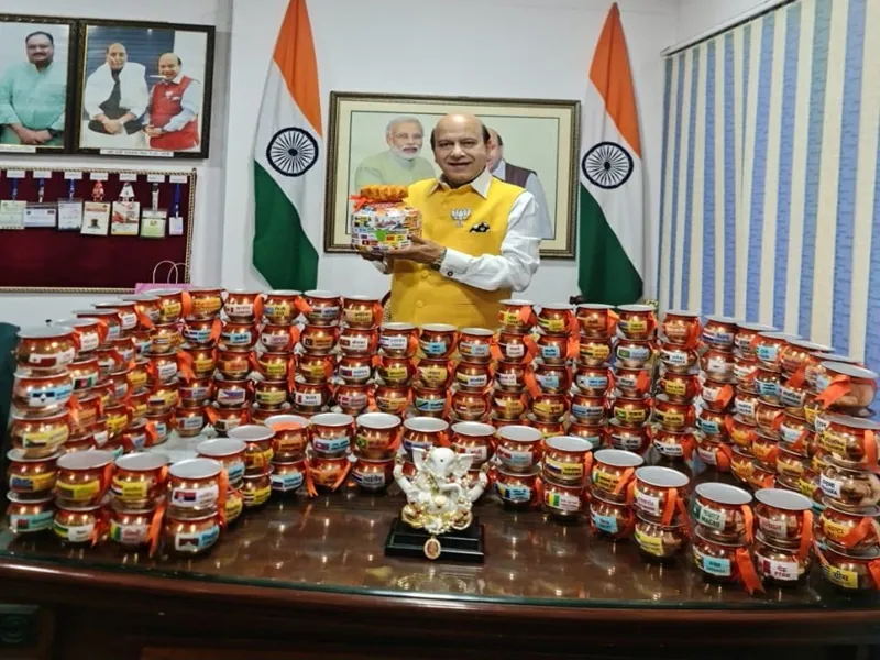 अयोध्या: पाकिस्तान, यूक्रेन व ईरान की भी नदियों के जल से होगा राम मंदिर का अभिषेक, रक्षमंत्री व योग गुरु रामेदव भी रहेंगे मौजूद