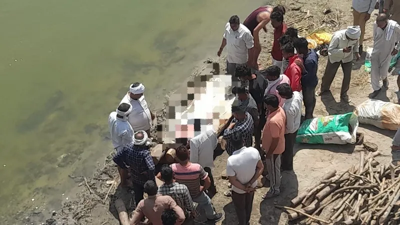 बिजनौर: आदित्य राणा के शव का राम गंगा तट पर अंतिम संस्कार