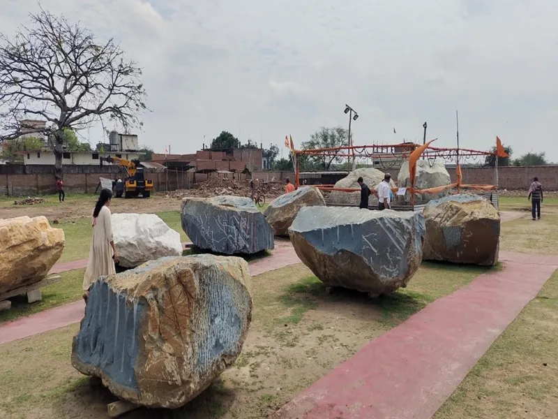 अयोध्या: राम मंदिर पर सोमवार से पड़ेगी छत, रामलला की मूर्ति पर 8 अप्रैल को लगेगी मुहर 