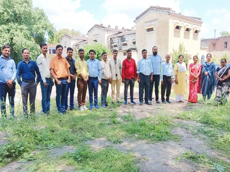 बहराइच में काली पट्टी बांध कर शिक्षणेत्तर कर्मियों ने एनपीएस का किया विरोध