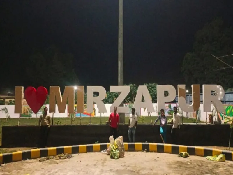 मिर्जापुर: भारतीय मानक भूमध्य रेखा ‘सेल्फी प्वाइंट’ बना लोगों के आकर्षण का केंद्र 