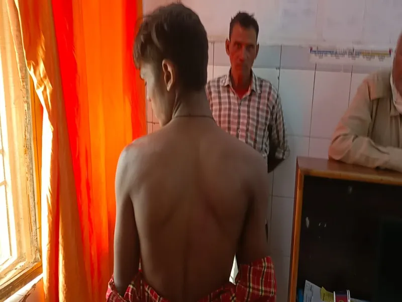 बहराइच: दुकान के सामने से ईंट हटाने पर युवक को पीटा,  पुलिस ने नहीं दर्ज किया मुकदमा 