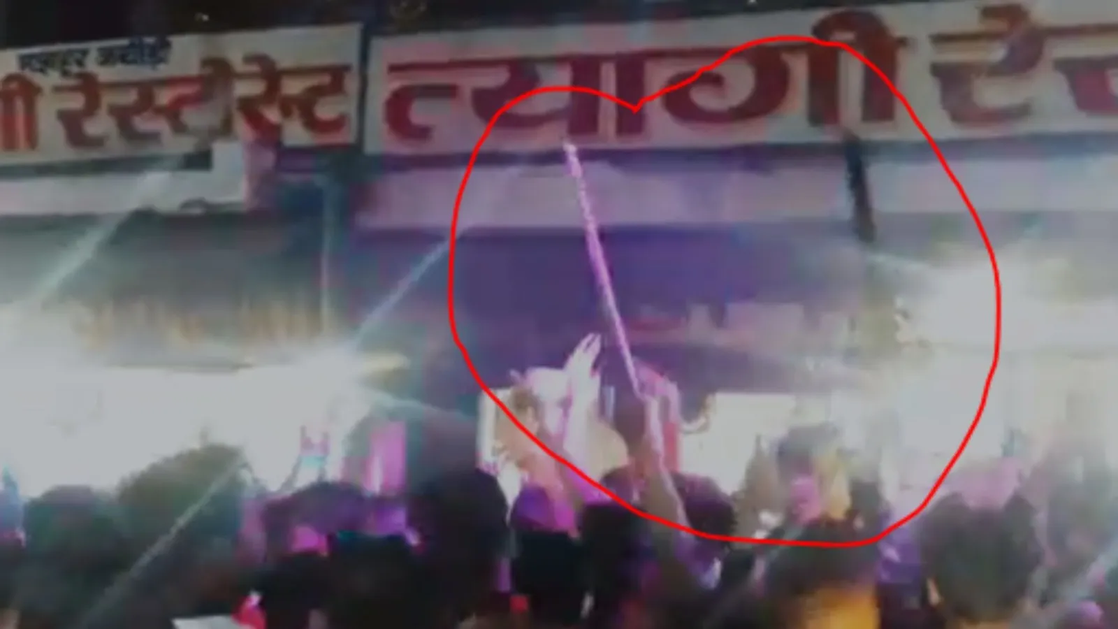 बरेली : श्रीराम की शोभायात्रा में पुलिस की मौजूदगी में युवकों ने लहराई तलवारें, वीडियो वायरल 