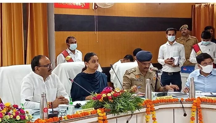 Fatehpur News : Deputy CM Brajesh Pathak ने मेडिकल कॉलेज का किया निरीक्षण, बोले- अस्पतालों का होगा मेंटिनेंस