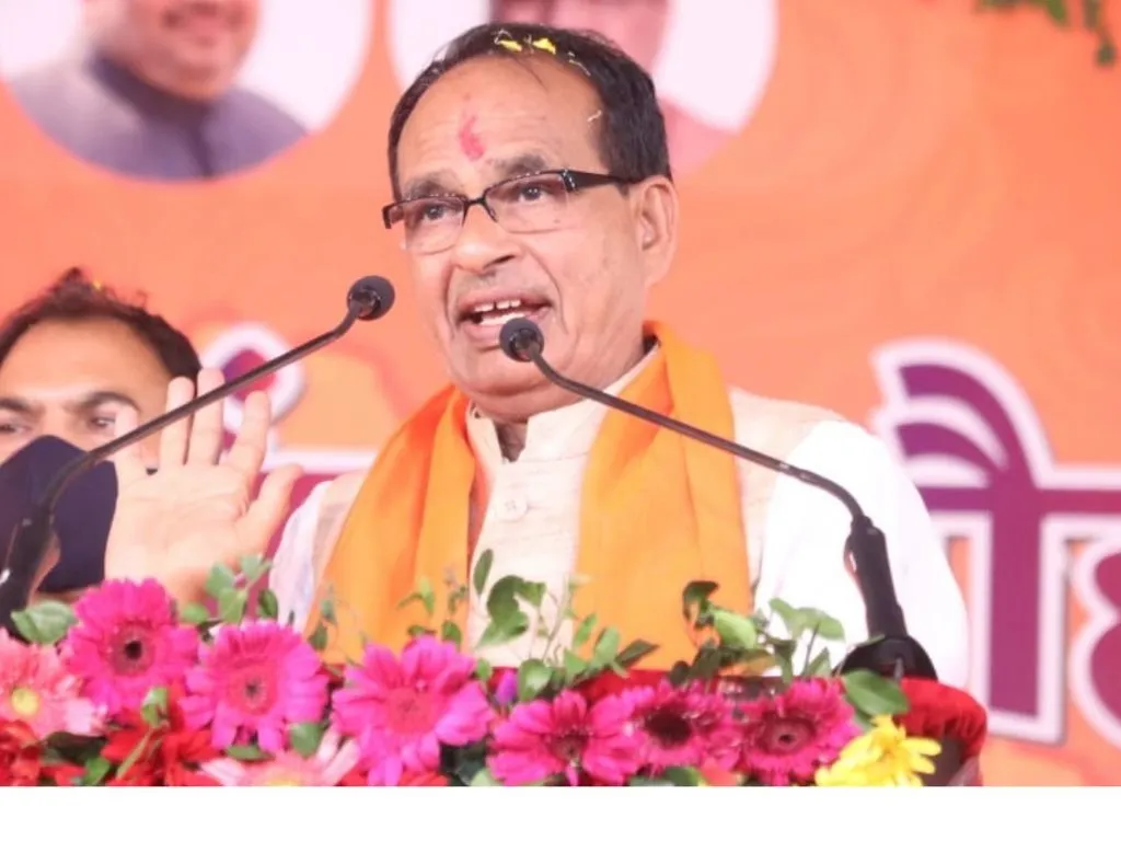 उनके पास हवाईजहाज और हेलीकॉप्टर, हमारे पास जनता : शिवराज 