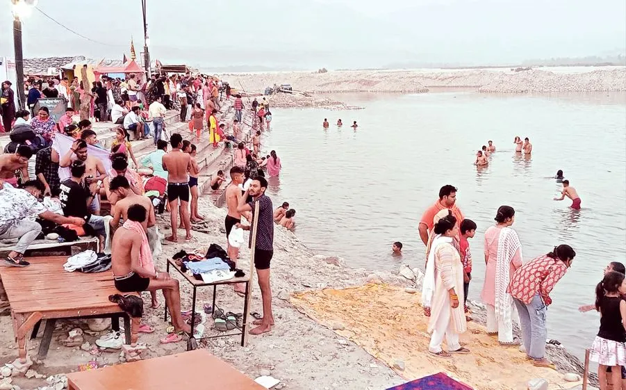 Tanakpur News: मां पूर्णागिरि धाम में श्रद्धालुओं की आवाजाही जारी, नेपाल भी पहुंच रहे भक्त, गर्मी का उठा रहे लुफ्त 