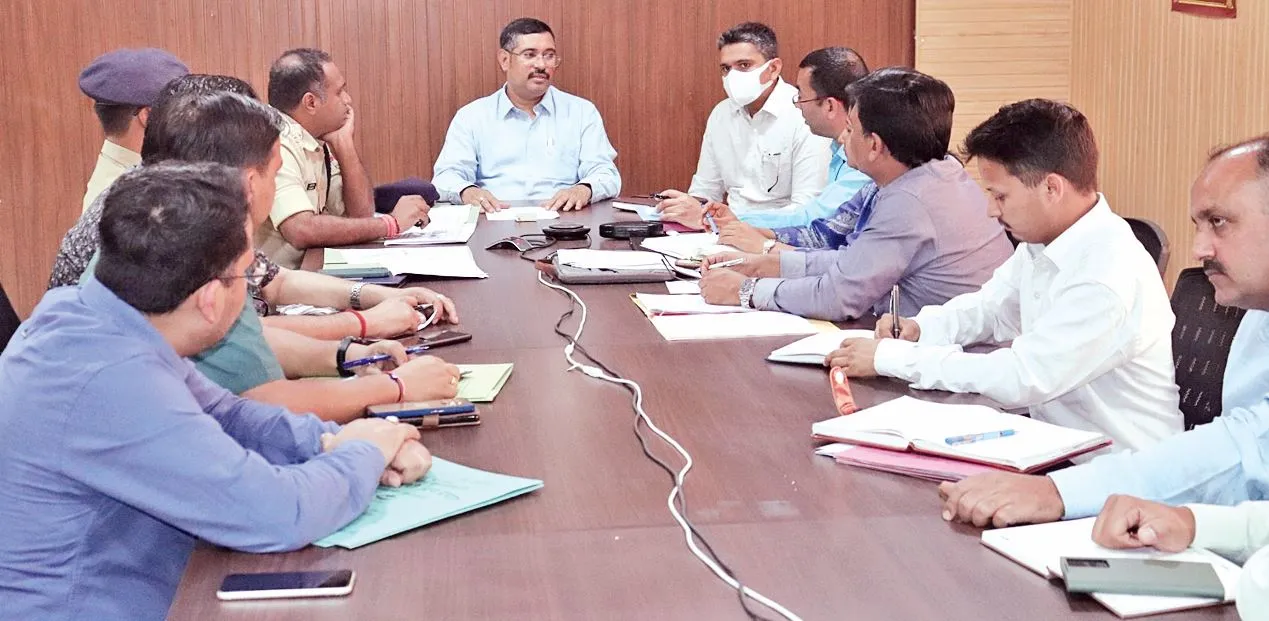 Rudrapur News: अवैध खनन व भंडारण करने वालों पर होगी सख्त कार्रवाई, DM ने दिये आदेश