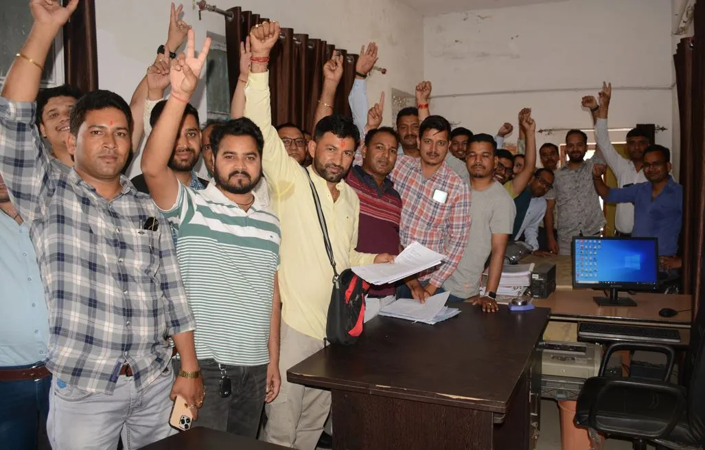 Haldwani News: टाउन प्लानर दफ्तर पर गरजे ड्राफ्टमैन व डिप्लोमा इंजीनियर्स