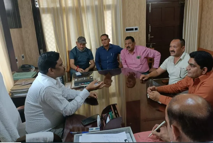 Haldwani News: ओवरलोड बंद नहीं हुआ तो कोर्ट का खटखटाएंगे दरवाजा, खनन वाहन स्वामियों ने दी चेतावनी 