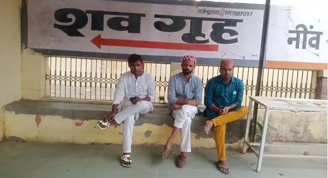 बरेली: कार और बाइक की टक्कर में एक युवक की मौत, एक की हालत नाजुक