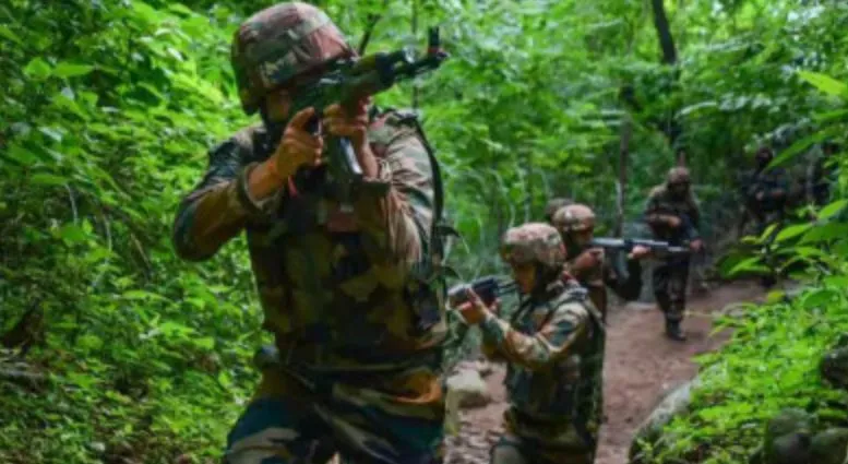 जम्मू-कश्मीर: पुंछ में एक आतंकवादी ढ़ेर, दो गिरफ्तार