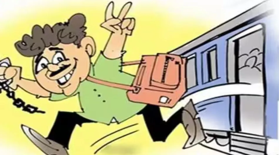 बरेली: ट्रेन के एसी कोच में चार महिला यात्रियों के पर्स चोरी