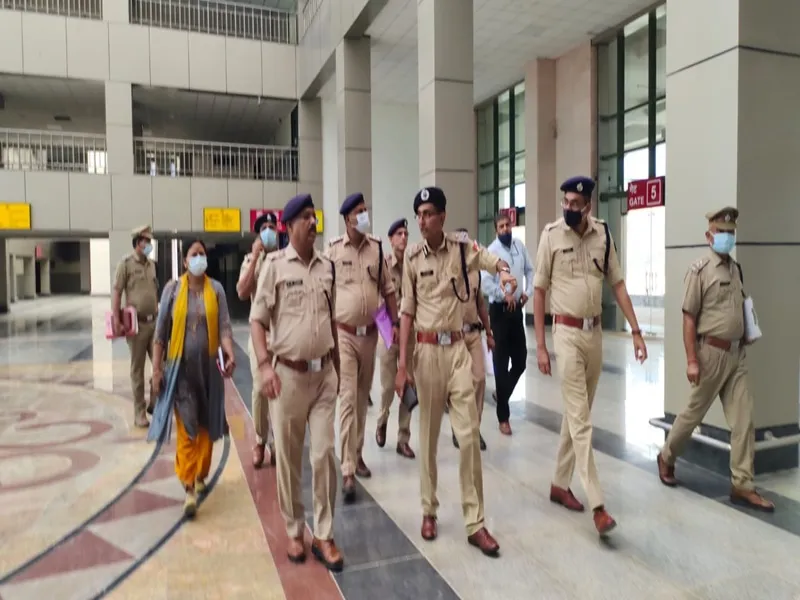 अयोध्या रेलवे स्टेशन की पांच नाइट टावर से होगी निगरानी, यात्री सुविधाओं पर होगा फोकस