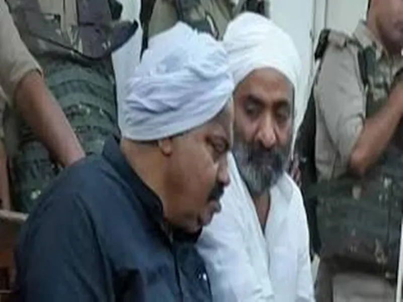 Ateeq-Ashraf Murder Case: अतीक और अशरफ के शवों के पोस्टमार्टम के लिए प्रशासन के निर्देश का इंतजार