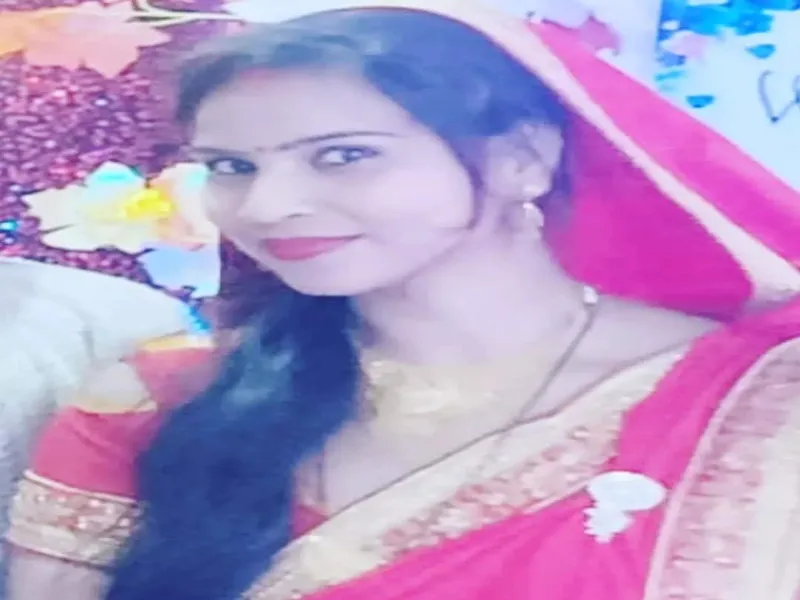 बस्ती: विवाहिता का फंदे से लटकता मिला शव, पिता ने लगाया हत्या का आरोप 