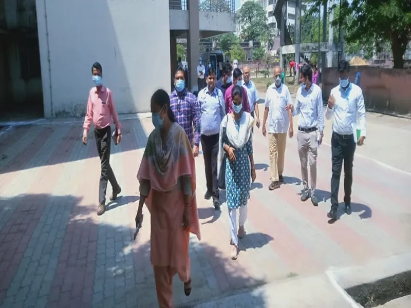 बहराइच: अस्पताल में कोरोना संक्रमित के पहुंचते ही दौड़ पड़े स्वास्थ्य कर्मी! 