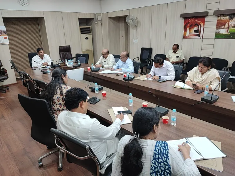 लखनऊ: 'माननीय' दान करेंगे 1283 क्विंटल भूसा, डीएम ने फोन कर गोशालाओं के लिए की अपील
