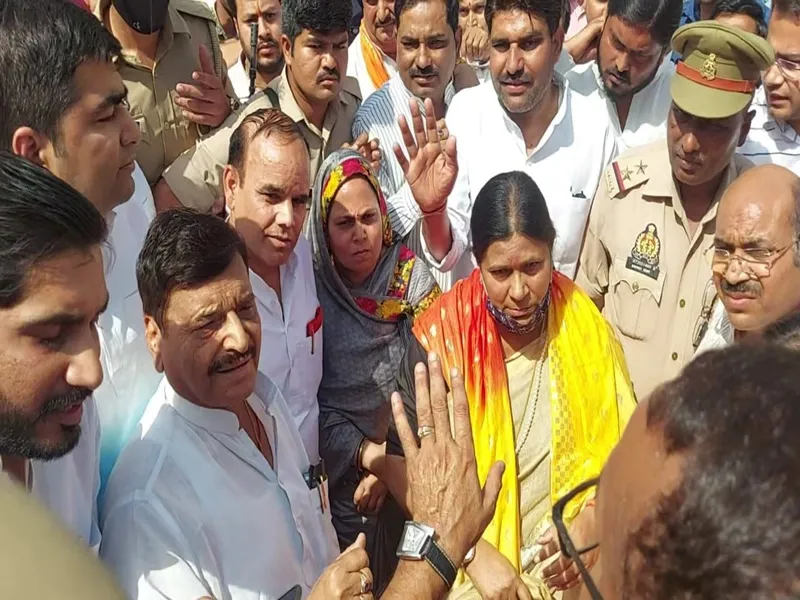 इटावा: सहकारी संघ के क्रय-विक्रय के चुनाव में शिवपाल यादव और भाजपा विधायक सरिता के बीच हुई नोंकझोंक, जानें वजह 