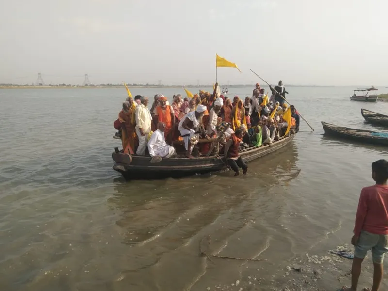 अयोध्या: ऋंगी ऋषि आश्रम पहुंची 84 कोसी परिक्रमा यात्रा, महंत के नेतृत्व में परिक्रमार्थियों का हुआ स्वागत