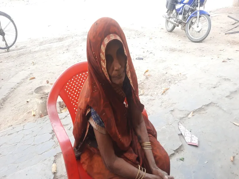 वाराणसी: सरकारी दस्तावेजों में जीवित महिला को किया गया मृत घोषित