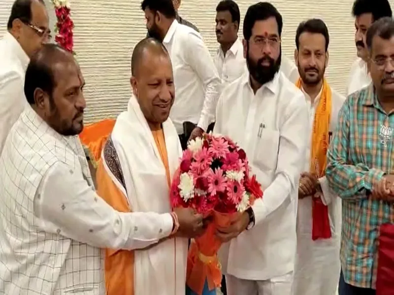 मुख्यमंत्री योगी आदित्यनाथ से सीएम एकनाथ शिंदे ने की शिष्टाचार भेंट 