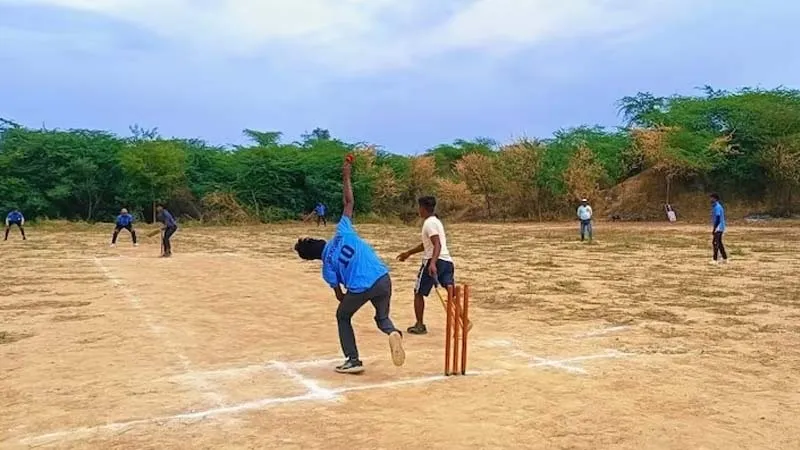 Cricket League: चंबल घाटी में अब गोलियां नहीं,  बल्कि बरसते है चौके-छक्के 