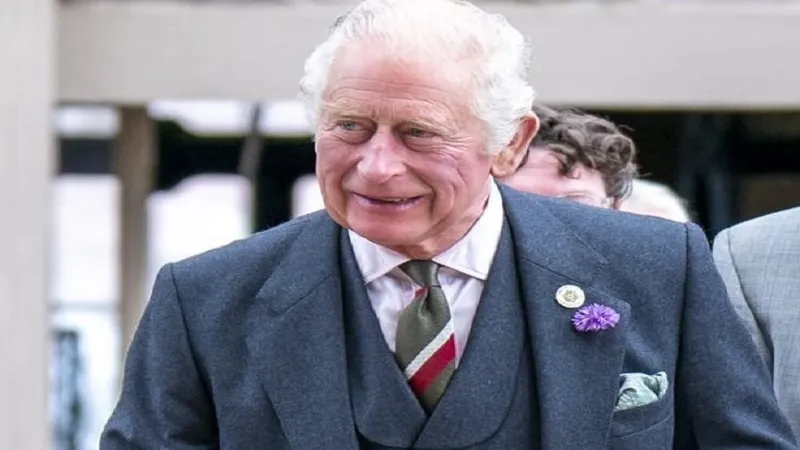 Britain : चमचमाती बग्घी- ऐतिहासिक आभूषणों... नए इमोजी के साथ होगी महाराज Charles III की ताजपोशी 