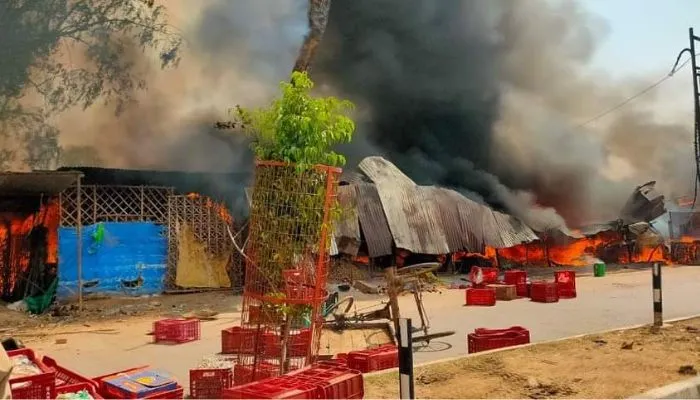 Chitrakoot Fire News : राख हो गईं एक करोड़ की सब्जियां-फल, बर्बाद हो गए दुकानदार, सीतापुर मंडी में आग का तांडव