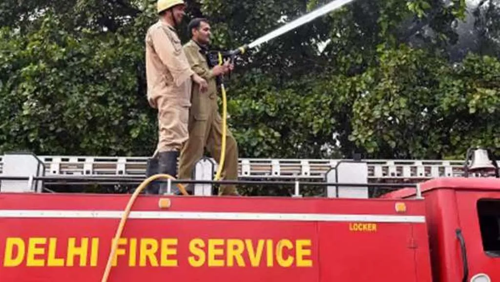मध्य दिल्ली के विकास भवन में लगी आग, दमकल की चार गाड़ियों ने आग पर पाया काबू