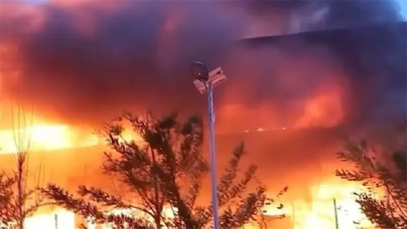 China की एक फैक्टरी में आग लगने से 11 लोगों की मौत 