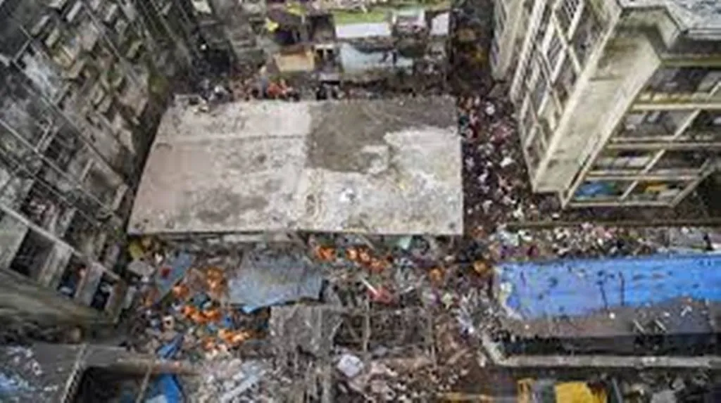 महाराष्ट्र में इमारत गिरी : एक और शव बरामद, मरने वालों की संख्या चार हुई 