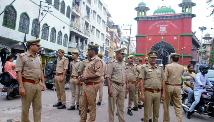 Kanpur: जुमे को लेकर पुलिस ड्रोन और CCTV से कर रही निगरानी, सड़क पर नमाज पढ़ने पर 1850 लोगों पर दर्ज हुई थी FIR
