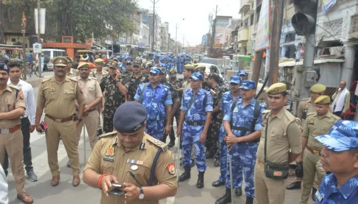 Eid Alvida Jumma 2023 : Kanpur में CCTV और ड्रोन कैमरे से निगरानी,  PAC, आरएएफ के साथ यह अधिकारी रहे मौजूद