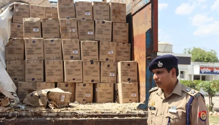 Etawah News : 70 लाख की अवैध शराब के साथ ड्राइवर गिरफ्तार, बिहार, बंगाल व झारखंड में करते खपत